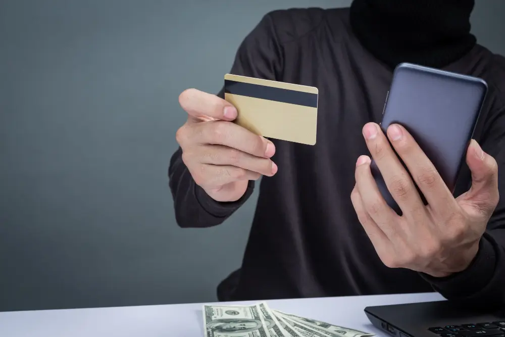 Celular roubado e transações no app: o banco é obrigado a ressarcir?